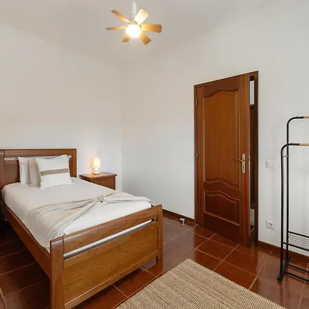 Nyaraló House In Lagoa Do Cao